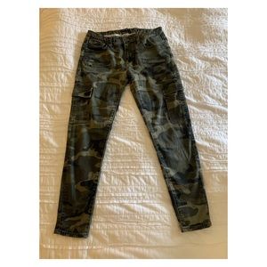 HARDLY WORN Miss Me Camo Skinny Jeans